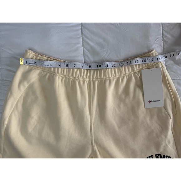 New Lululemon Scuba Oversized MR Short 7" Graphic Women's Size XL Buttercream - Picture 4 of 13